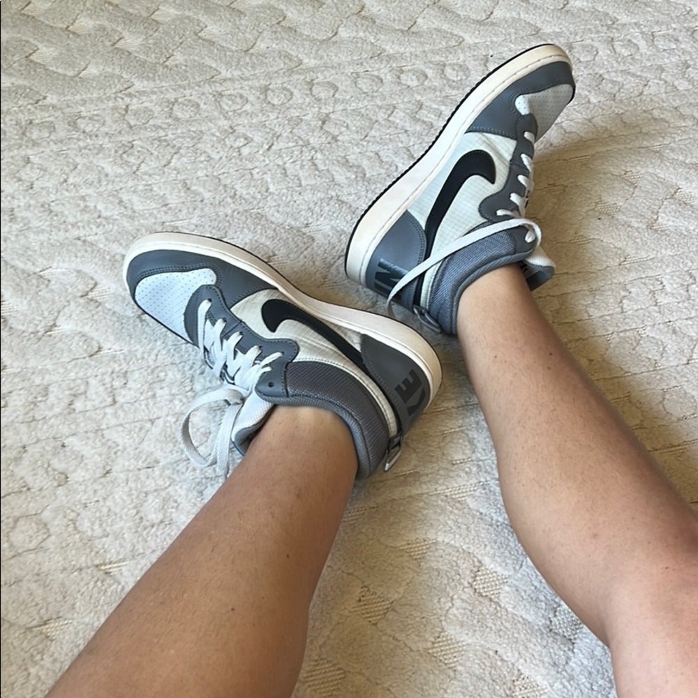 NIKE grey and white sneaker mid